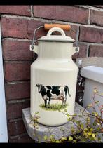 Emaille melkkannetje + afbeelding koe. Lijkt Jet ter Steege., Ophalen of Verzenden