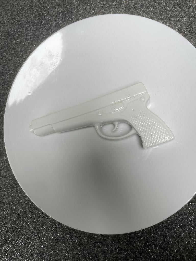 Pols Potten - Uniek Keramisch Pistool Decoratie - Wit, Antiek en Kunst, Ophalen