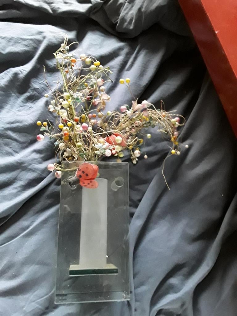 Glazen vaasje met kunstbloemen bijna gratis, Ophalen, Zo goed als nieuw