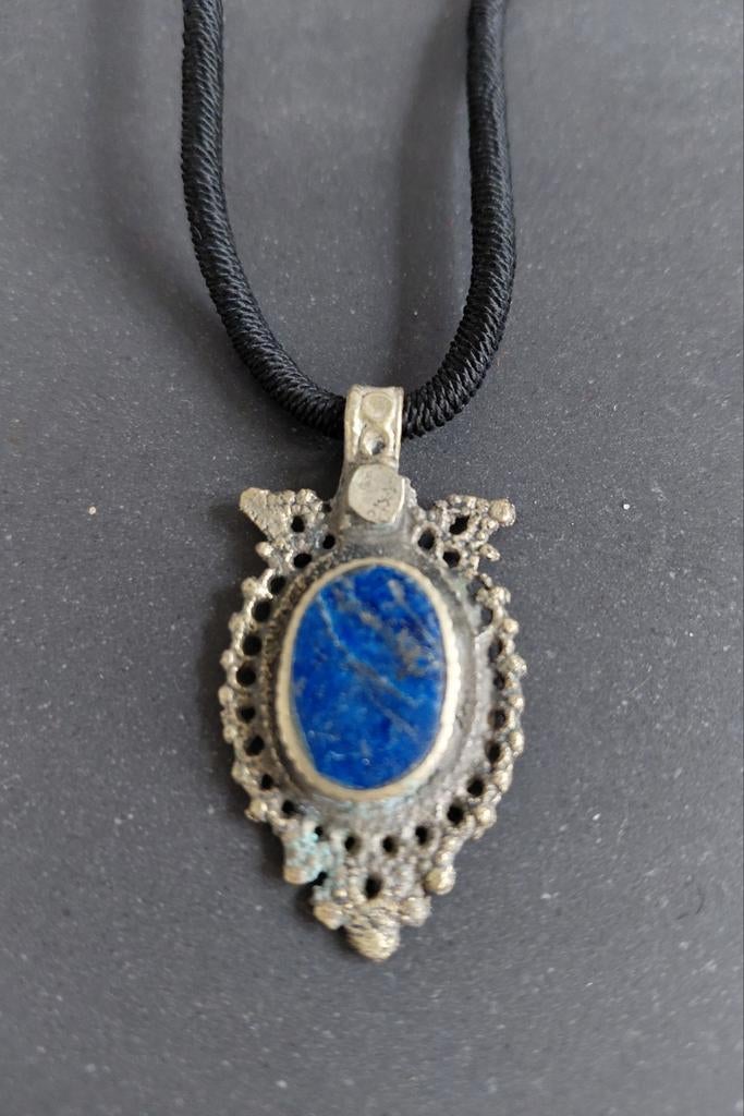 Afghaanse Kettinghanger Lapis Lazuli en Zilver, Blauw, Ophalen of Verzenden, Zo goed als nieuw, Steen of Mineraal