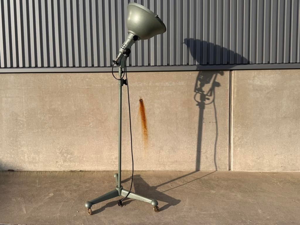 Grote originele Jupiterlicht Berlin jaren 40 50 studiolamp, Huis en Inrichting, Lampen | Vloerlampen, Gebruikt, 200 cm of meer