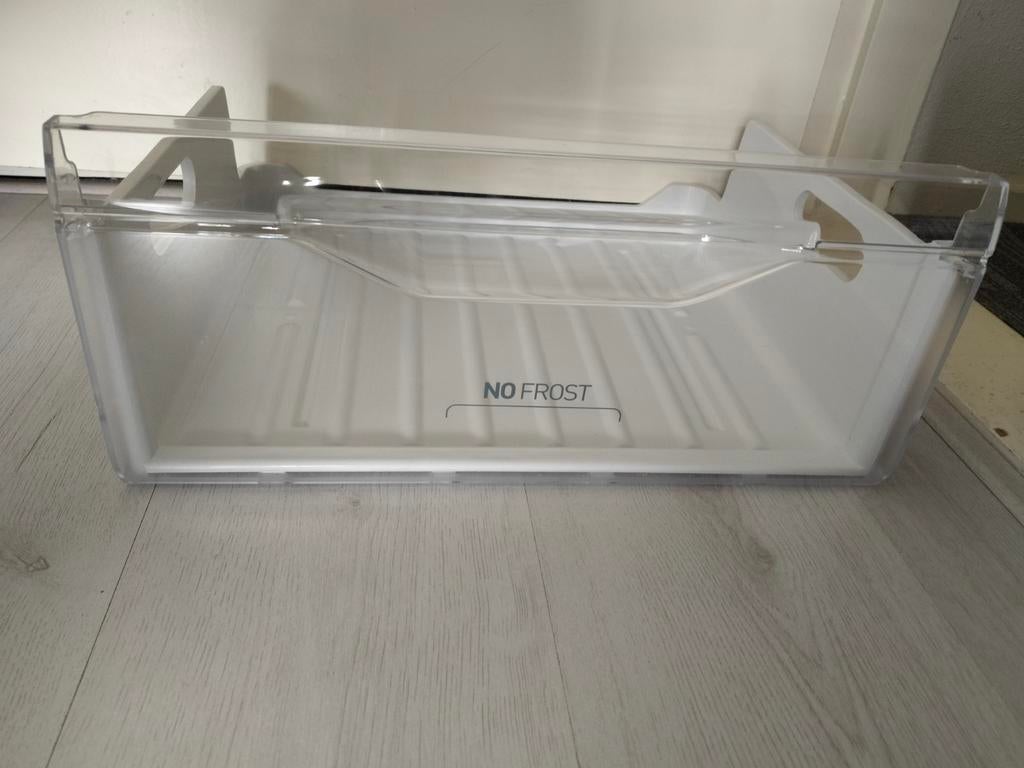 Indesit koelkast onderdelen: lades, glasplaten, flessenrek, Ophalen, Gebruikt