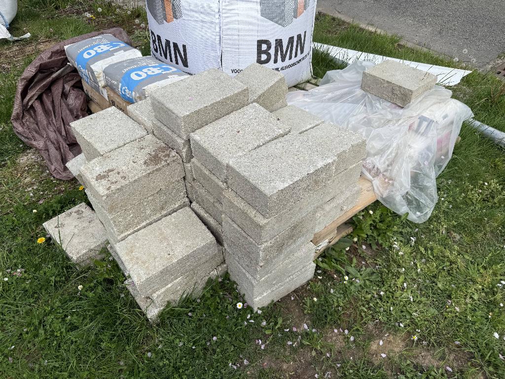 40 betonblokken - gratis afhalen, Doe-het-zelf en Verbouw, Metselstenen, Ophalen, Zo goed als nieuw, Beton