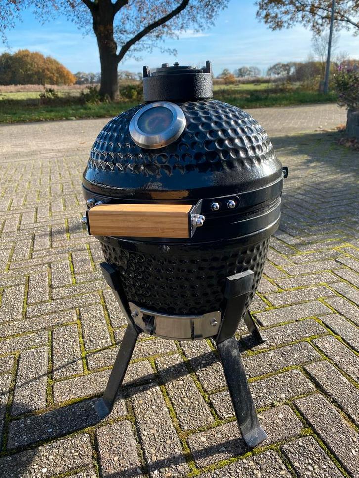 Kamado barbecue Urban Chef Egg met pizzasteen en hoes, Tuin en Terras, Houtskoolbarbecues, Zo goed als nieuw, Met accessoires