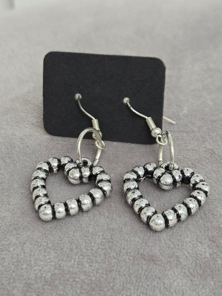 Zelfgemaakte hartjes oorbellen, Sieraden, Tassen en Uiterlijk, Oorbellen, Ophalen, Overige materialen, Hangers, Nieuw