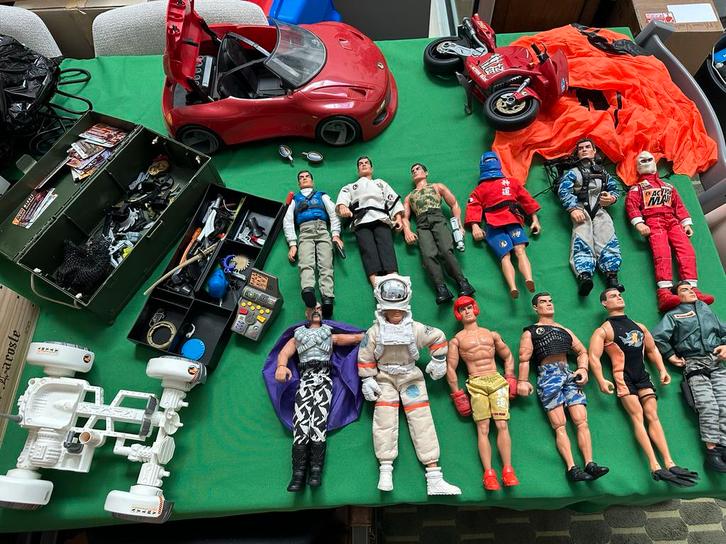 Mega collectie Action Man figuren en accessoires in box, Kinderen en Baby's, Speelgoed | Actiefiguren, Gebruikt, Ophalen of Verzenden