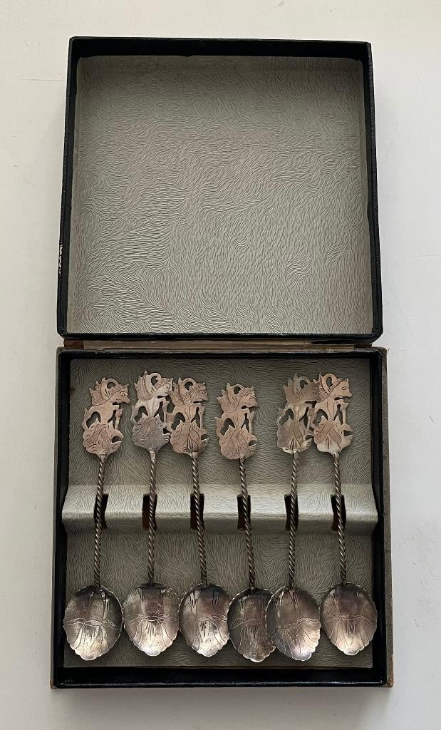 Zes Djokja Zilveren Lepeltjes met Wajang pop motief  1949, Antiek en Kunst, Verzenden