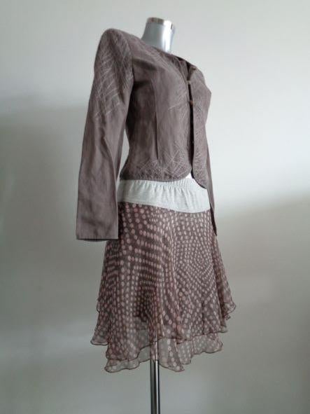 Bandolera taupe jasje, zijde, linnen, maat 34 + 38, NIEUW, Maat 38/40 (M), Bruin, Nieuw, Ophalen of Verzenden