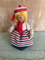 Vintage klederdracht poppetje op houten klos.zeeman zeevrouw, Ophalen, Zo goed als nieuw