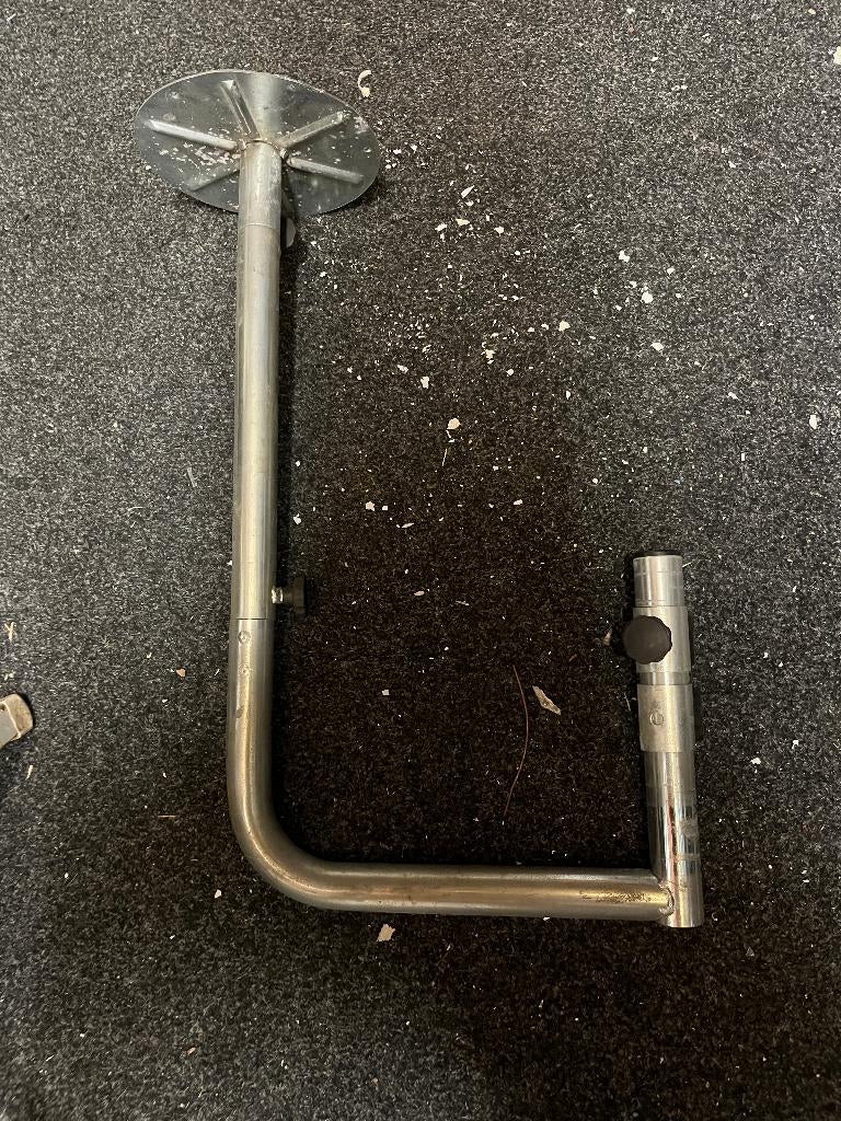 Verstelbare tafelpoot voor camper, Ophalen