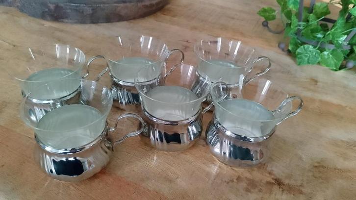 Set van 6 glazen theekopjes met zilverkleurige houders, Antiek en Kunst, Antiek | Glas en Kristal, Ophalen