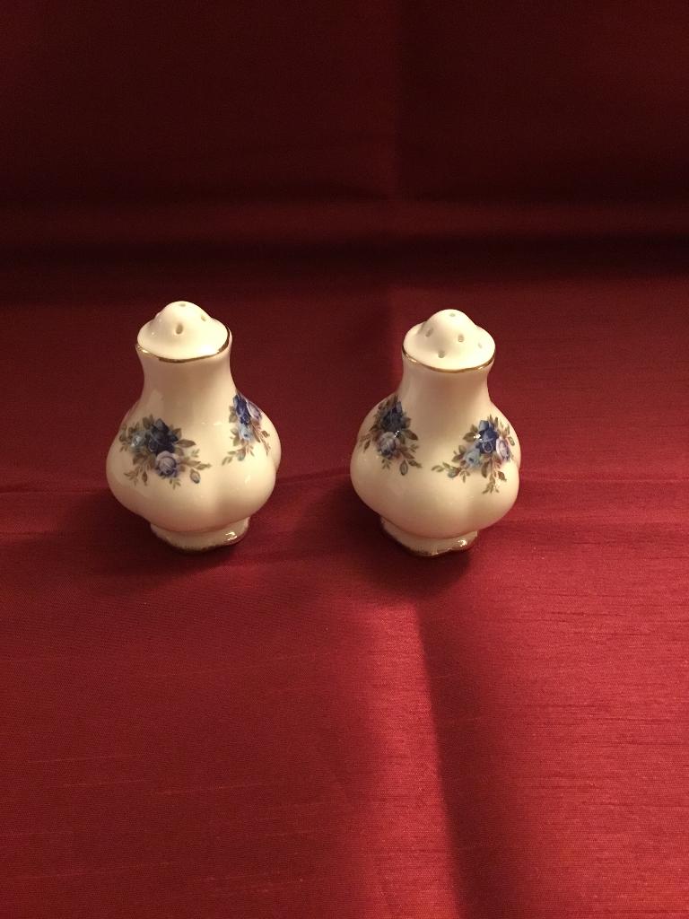 Royal Albert Moonlight Rose  peper en zout stel, Ophalen of Verzenden, Nieuw, Porselein, Overige typen