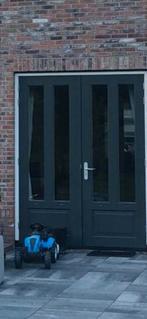 Dubbele buitendeur met deurbeslag, Ophalen