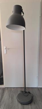IKEA HEKTAR Vloerlamp - Donkergrijs, Huis en Inrichting, Lampen | Vloerlampen, Ophalen, Zo goed als nieuw, 150 tot 200 cm
