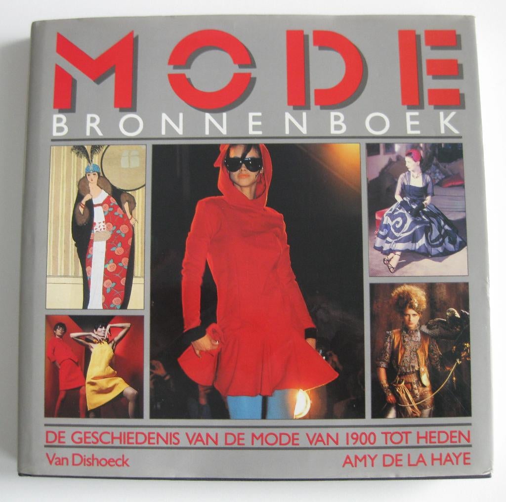 Boek: Mode Bronnenboek - Geschiedenis van de mode vanaf 1900, Boeken, Ophalen of Verzenden, Zo goed als nieuw, Mode algemeen