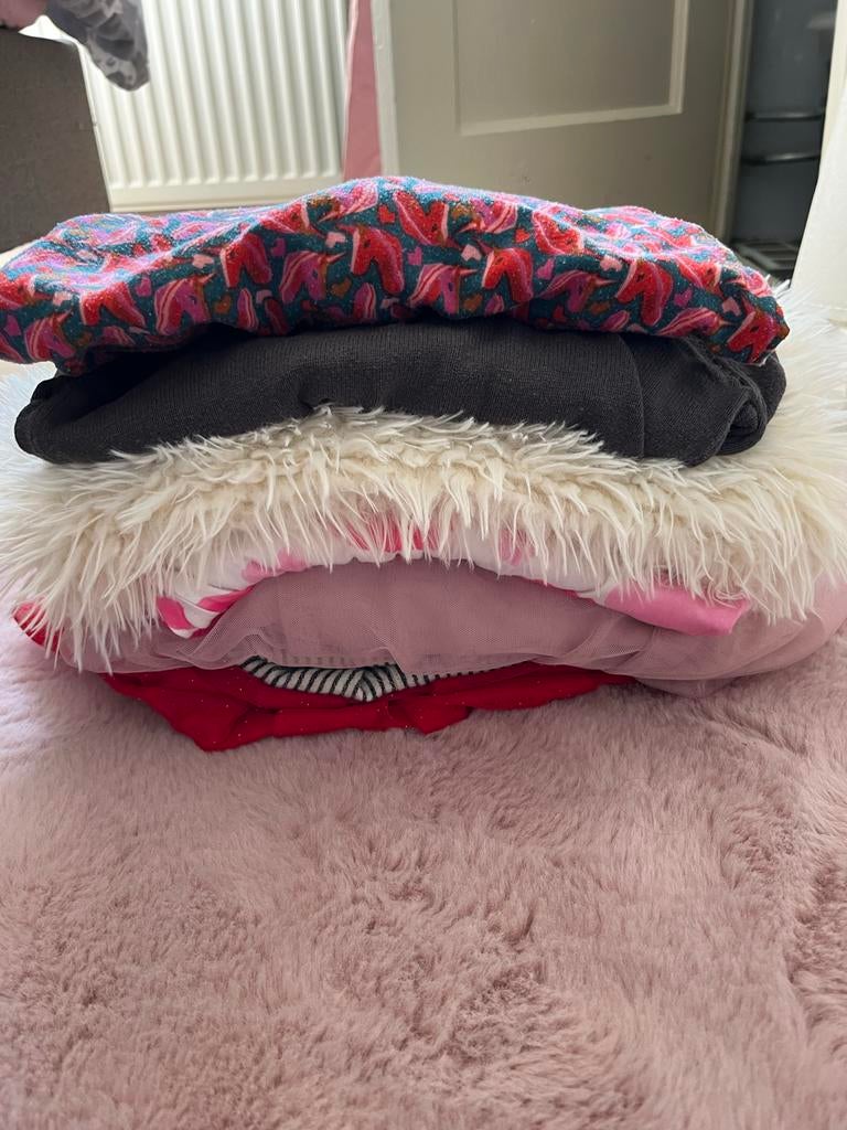 Bundel meisjeskleding: jurkjes en vestjes mt 98-104, Ophalen of Verzenden, Gebruikt, Maat 98