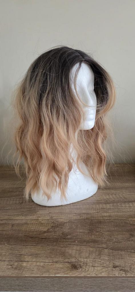 Pruik met ombre blond en donkerbruin haar, Sieraden, Tassen en Uiterlijk, Uiterlijk | Haarverzorging, Ophalen of Verzenden, Gebruikt