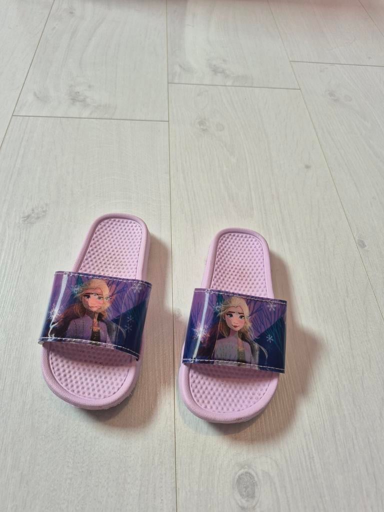 Roze Frozen slippers, Ophalen of Verzenden, Zo goed als nieuw, Roze