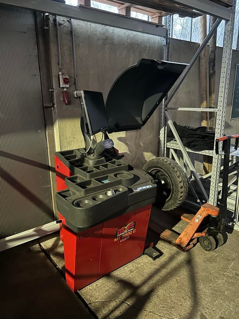 Mondolfo Ferro MT 3800 C Laser Wielbalanceermachine, Ophalen of Verzenden
