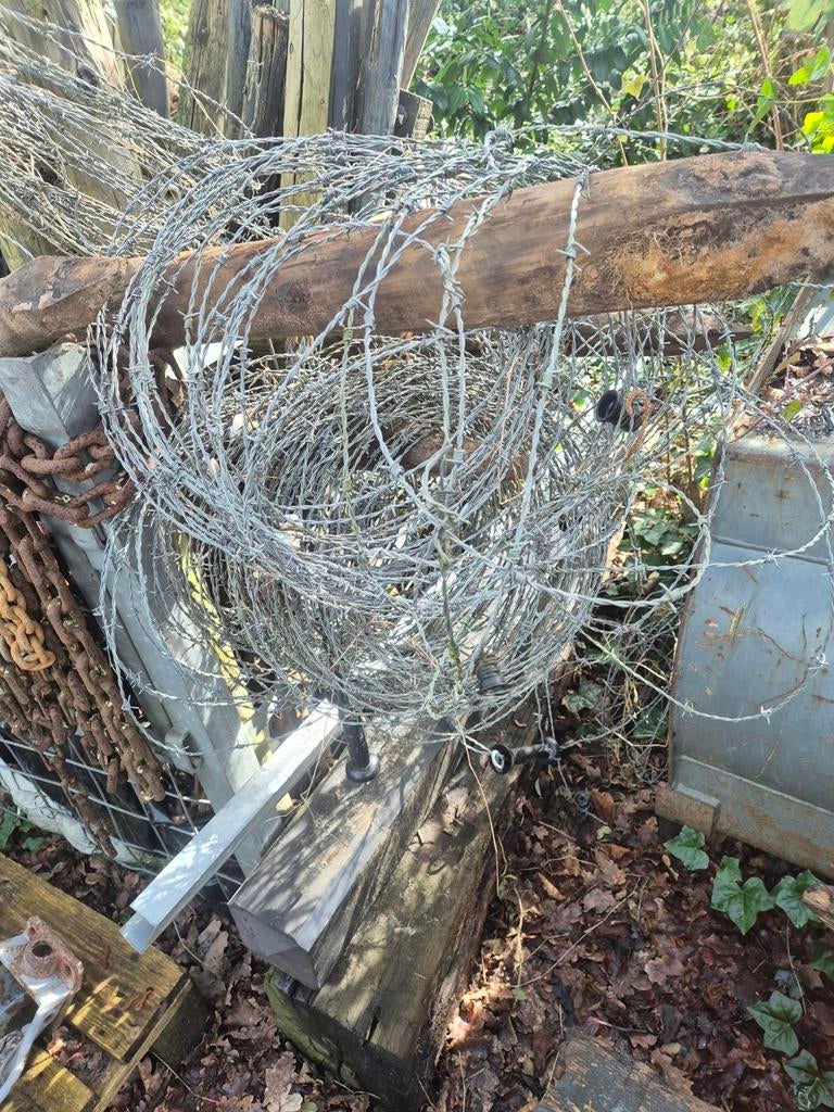 Afrastering rikkepalen gaas en ca 500 mtr prikkeldraad, Ophalen, Nieuw, 20 meter of meer