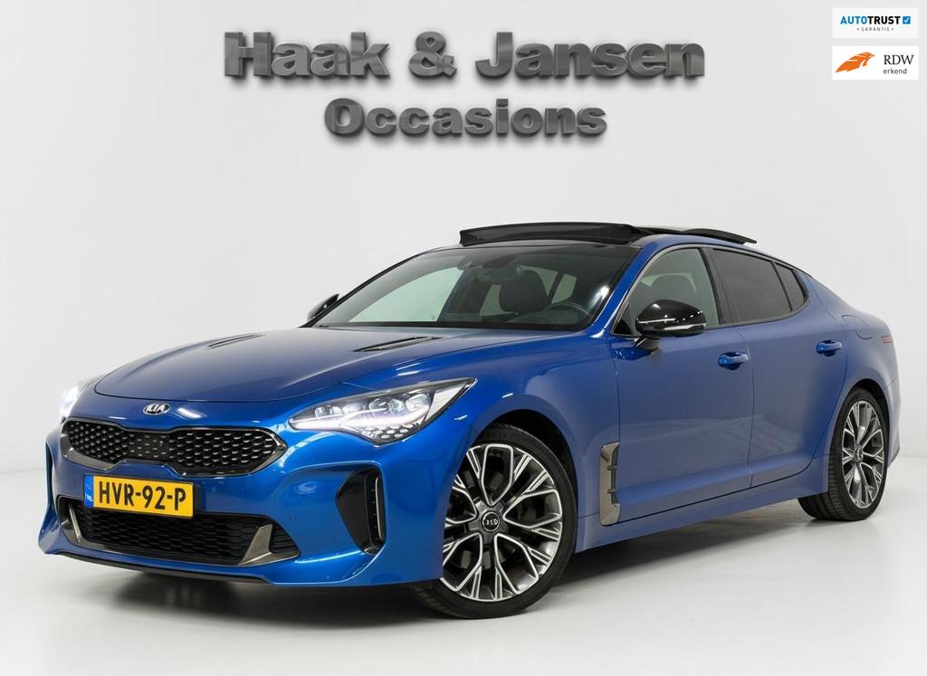 Kia Stinger GT-Line 2WD - Pano - Leder - Adaptive - Trekhaak, Auto's, Kia, Automaat, Achterwielaandrijving, Gebruikt, Zwart