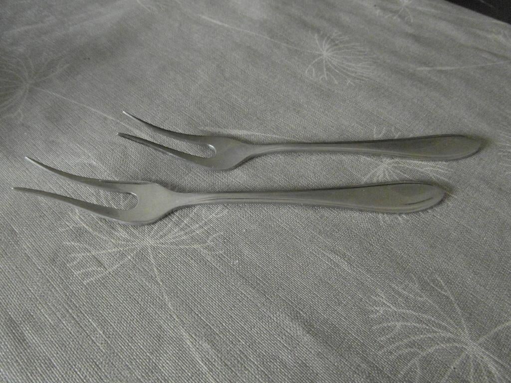 2 vleeswarenvorkjes 15 cm Lang Gero zilmeta puntfilet, Antiek en Kunst, Antiek | Bestek, Ophalen of Verzenden