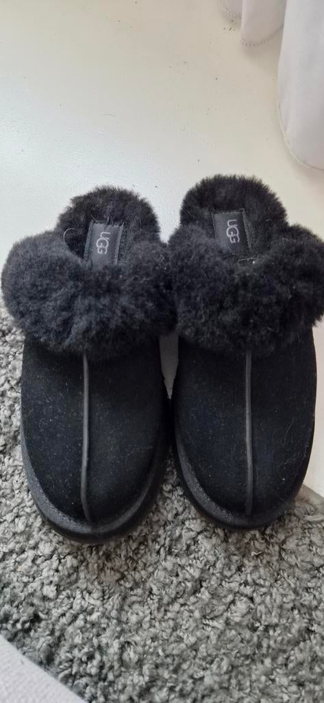 ugg disquette dames maat 39, Zwart, Ophalen of Verzenden, Pantoffels of Sloffen, Gedragen