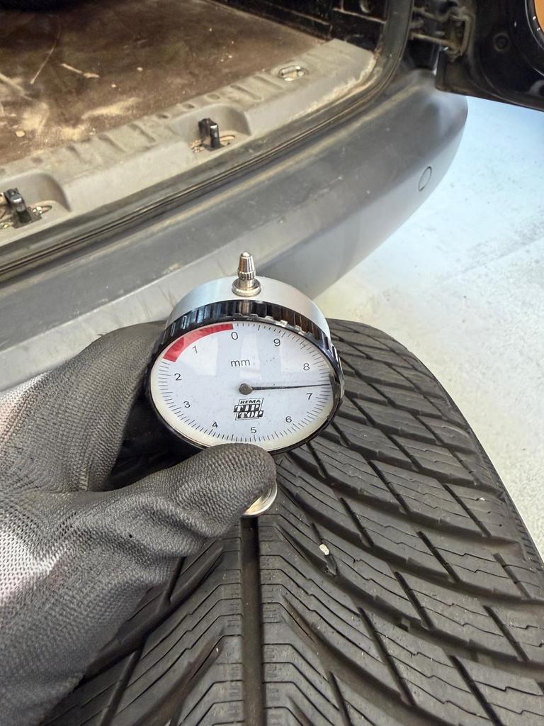 Michelin winterbanden 235/45 R20 M+S, Ophalen, Gebruikt, Winterbanden, 235 mm