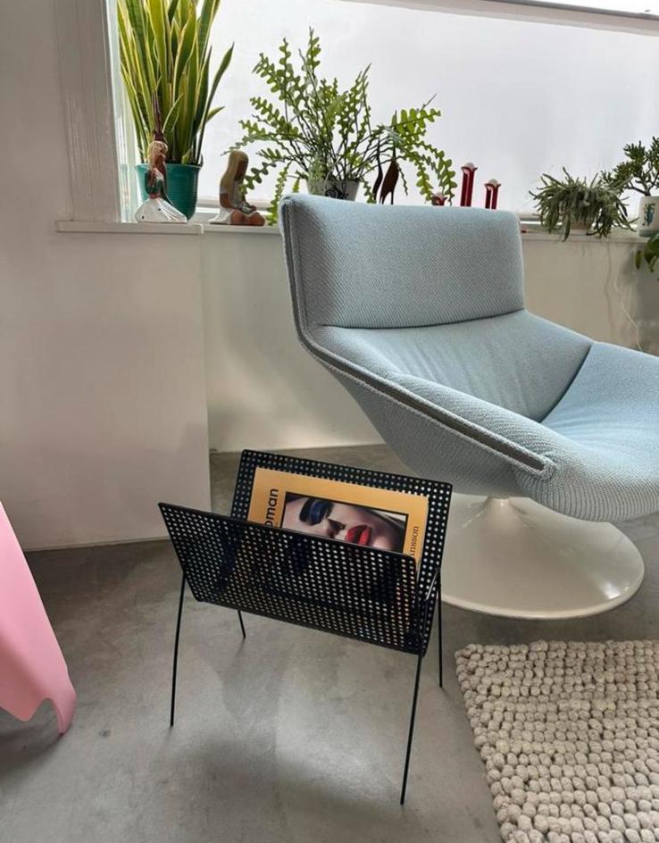 Krantenrek tijdschriftenrek Lectuurrek Vintage Zwart Metaal, Ophalen of Verzenden, Zo goed als nieuw, X, X