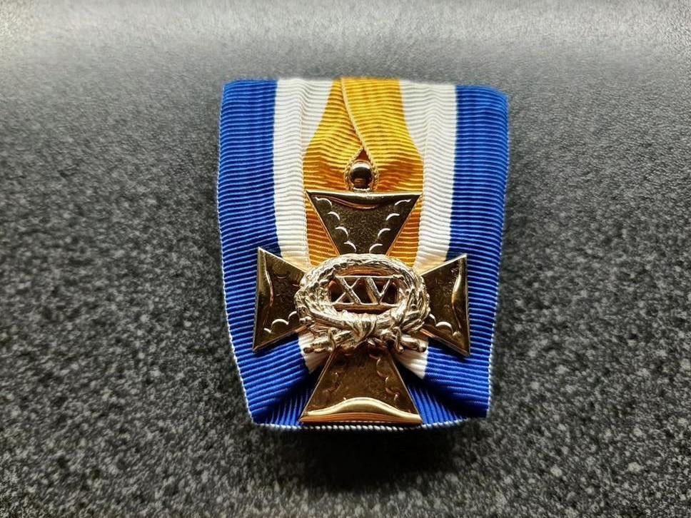 Officierskruis   15 jaar  trouwe dienst  -  medaille, Ophalen of Verzenden, Landmacht, Nederland, Lintje, Medaille of Wings