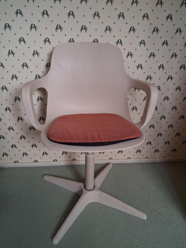 Mooie Ikea ODGER, niet verstelbaar meer in hoogte, Ophalen