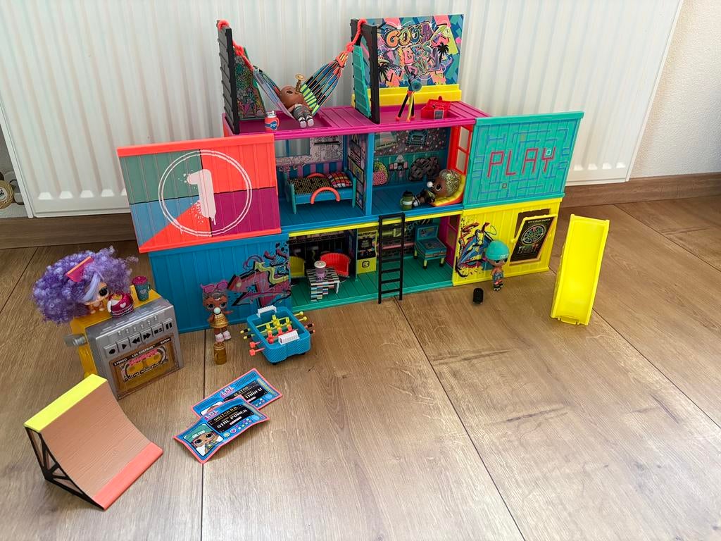 Te koop LOL surprise clubhouse, Ophalen of Verzenden, Zo goed als nieuw, Poppenhuis