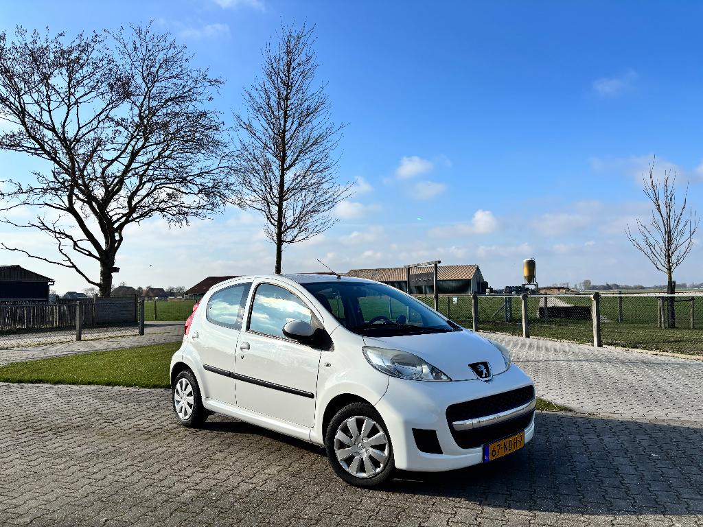 Peugeot 107 1.0 12V 5DR 2010 Wit, Auto's, Peugeot, Particulier, Airbags, Airconditioning, Centrale vergrendeling, Elektrische ramen