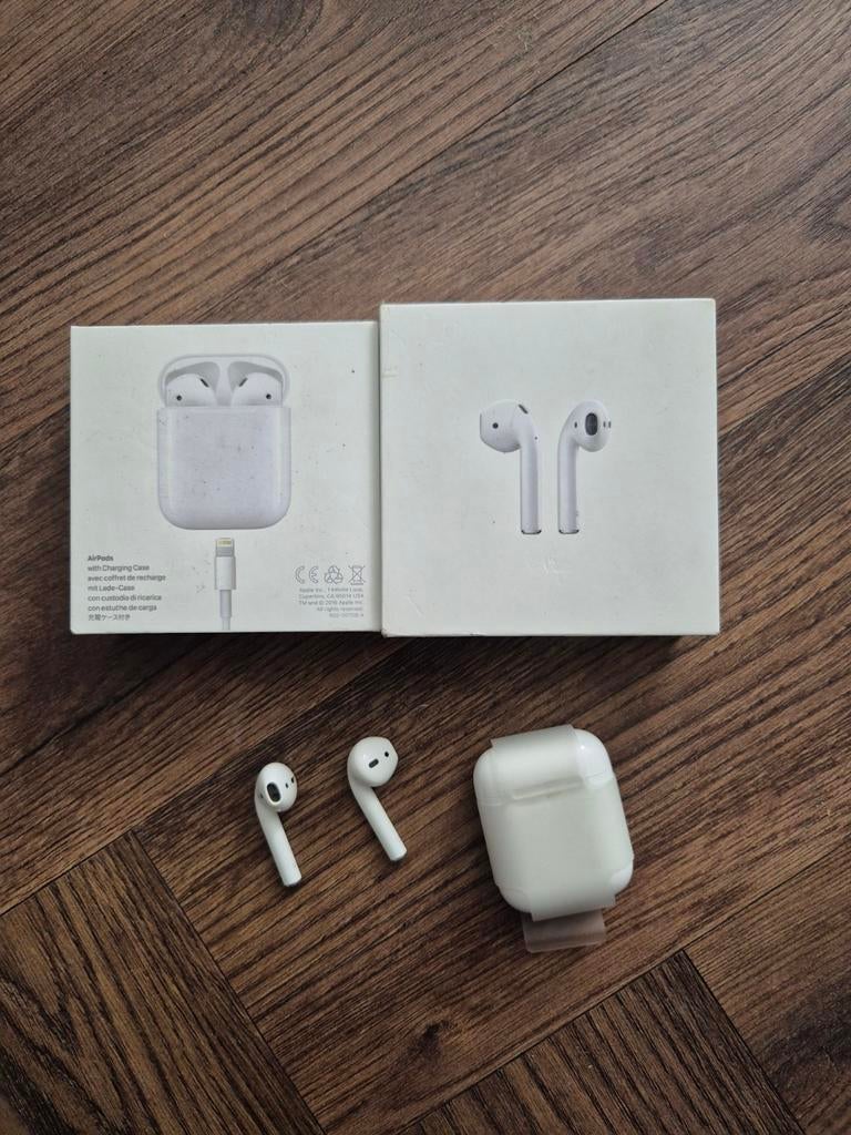 Apple AirPods oordopjes, Audio, Tv en Foto, Koptelefoons, Overige merken, Gebruikt, Draadloos, Op oor (supra aural)