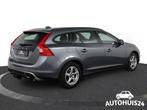 Volvo V60 2.0 D3 Momentum 150pk bj2017 PDC|NAVI|TREKHAAK, Voorwielaandrijving, Gebruikt, 4 cilinders, Leder en Stof