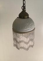 Brocante hanglamp met kraaltjes en bisque bewerkt kapje, Vintage, Ophalen of Verzenden, Zo goed als nieuw, Metaal