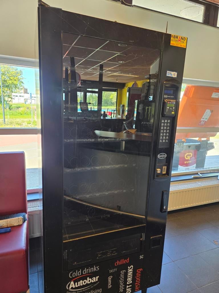 Autobar snoepautomaat met wisselgeld opvangbak en pin optie, Ophalen, Gebruikt