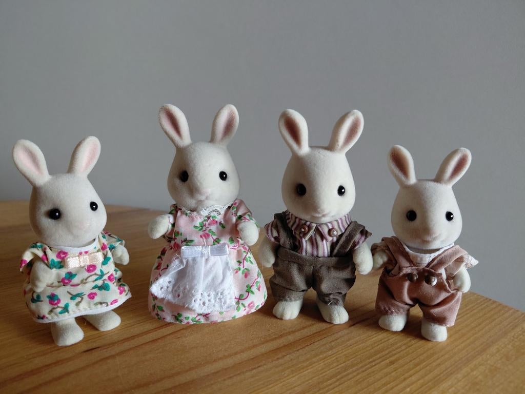 Sylvanian families melkkonijnen familie compleet, Verzamelen, Ophalen of Verzenden, Zo goed als nieuw, Poppenhuis