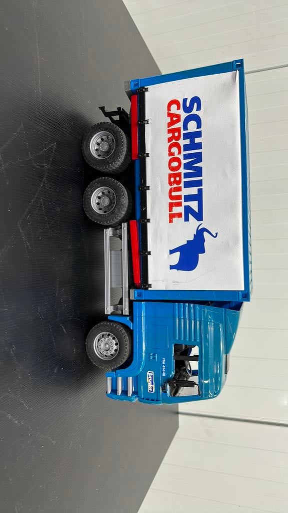 Scmitz cargobull, Hobby en Vrije tijd, Modelauto's | 1:50, Ophalen of Verzenden, Nieuw, Bus of Vrachtwagen, Lion Toys