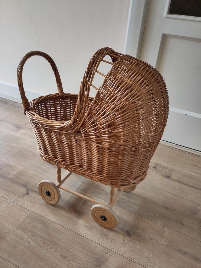 Poppenwagen riet, Kinderen en Baby's, Speelgoed | Poppen, Ophalen, Gebruikt, Babypop