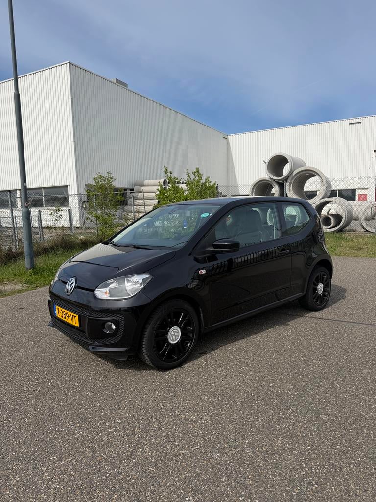 Volkswagen up! 1.0 3-DRS 2011 Zwart, Auto's, Euro 5, 74 pk, Lederen bekleding, 4 stoelen