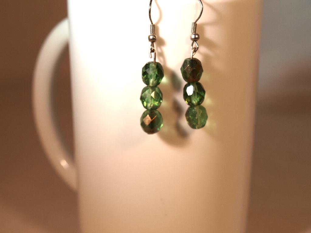 oorbellen van 3 8 mm kralen groen tsjechisch glas, Hangers, Nieuw, Ophalen of Verzenden, Glas