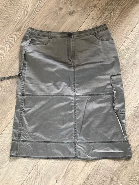 Mooie rok maat 44, Kleding | Dames, Rokken, Maat 42/44 (L), Ophalen of Verzenden, Zo goed als nieuw, Grijs