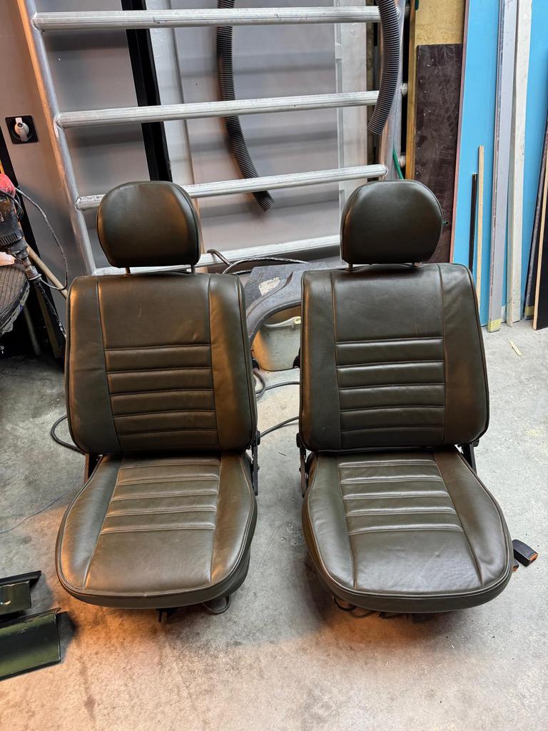 Volkswagen golf 1 cabrio stoelen, deurpanelen, bumpers groen, Ophalen, Volkswagen