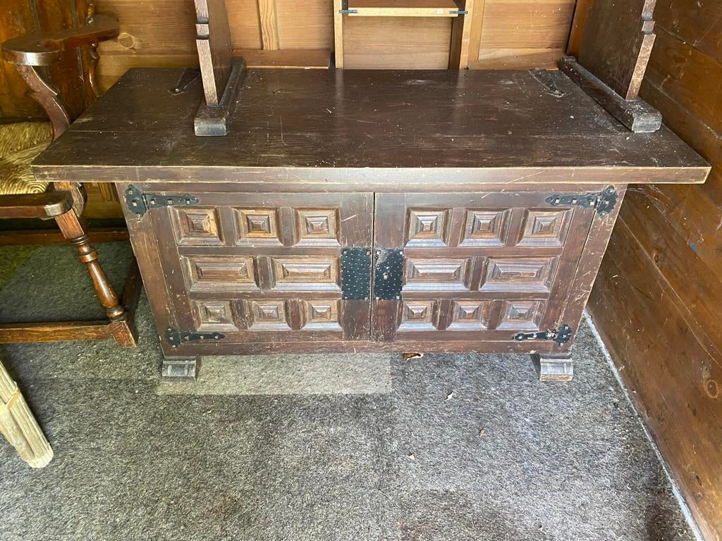 Houten kastje met deurtjes, Ophalen