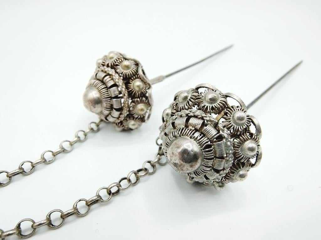 Zilveren mutsenspelden aan ketting, Zeeuwse knop, Verzenden, Zilver, Ketting