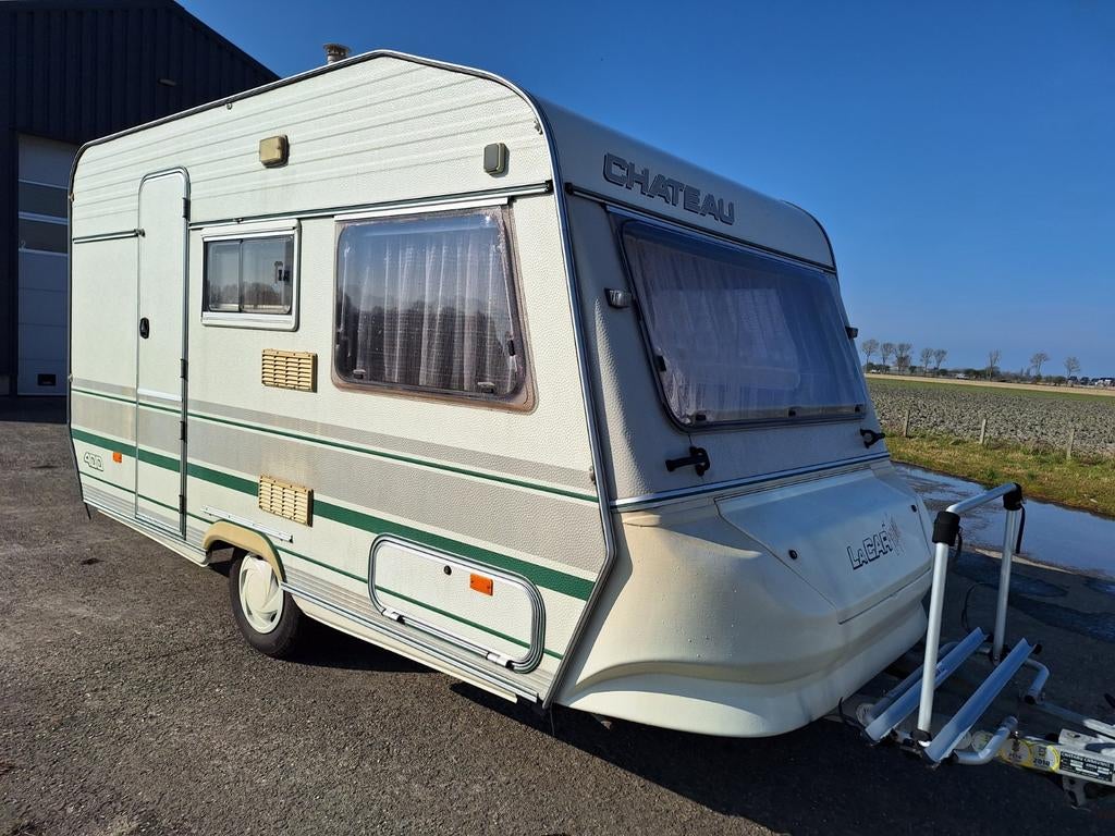 Chateau La Car 400,Compacte en complete caravan, Caravans en Kamperen, Particulier, Koelkast, 4 tot 5 meter, 500 - 750 kg