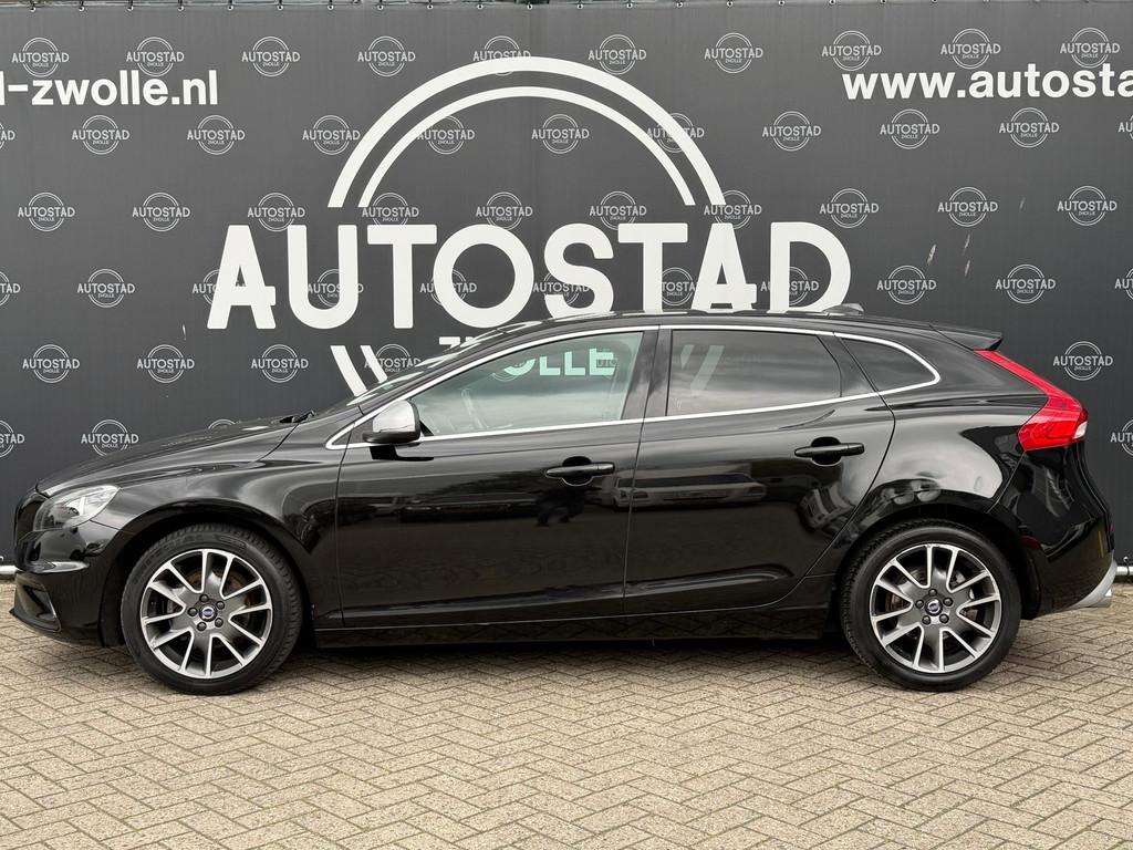 Volvo V40 2.0 D2 R-Design Business NL-Auto/2e Eigenaar/Pano/, Auto's, Volvo, Voorwielaandrijving, 4 cilinders, 1969 cc, Zwart