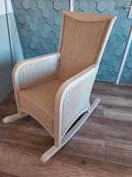 Mooie rotan schommelstoel te koop, Ophalen, Zo goed als nieuw