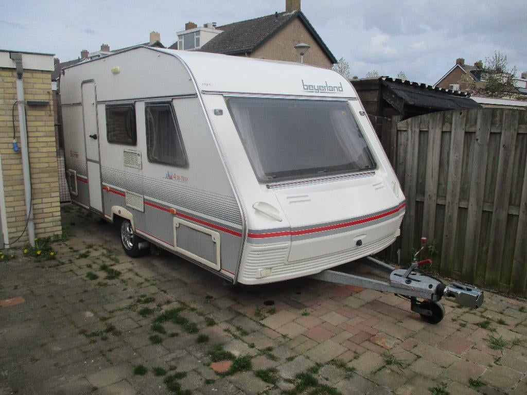 Beyerland Sprinter 430 TMV met mover en vast Bed, Caravans en Kamperen, Caravans, Particulier, tot en met 4, 750 - 1000 kg, Treinzit